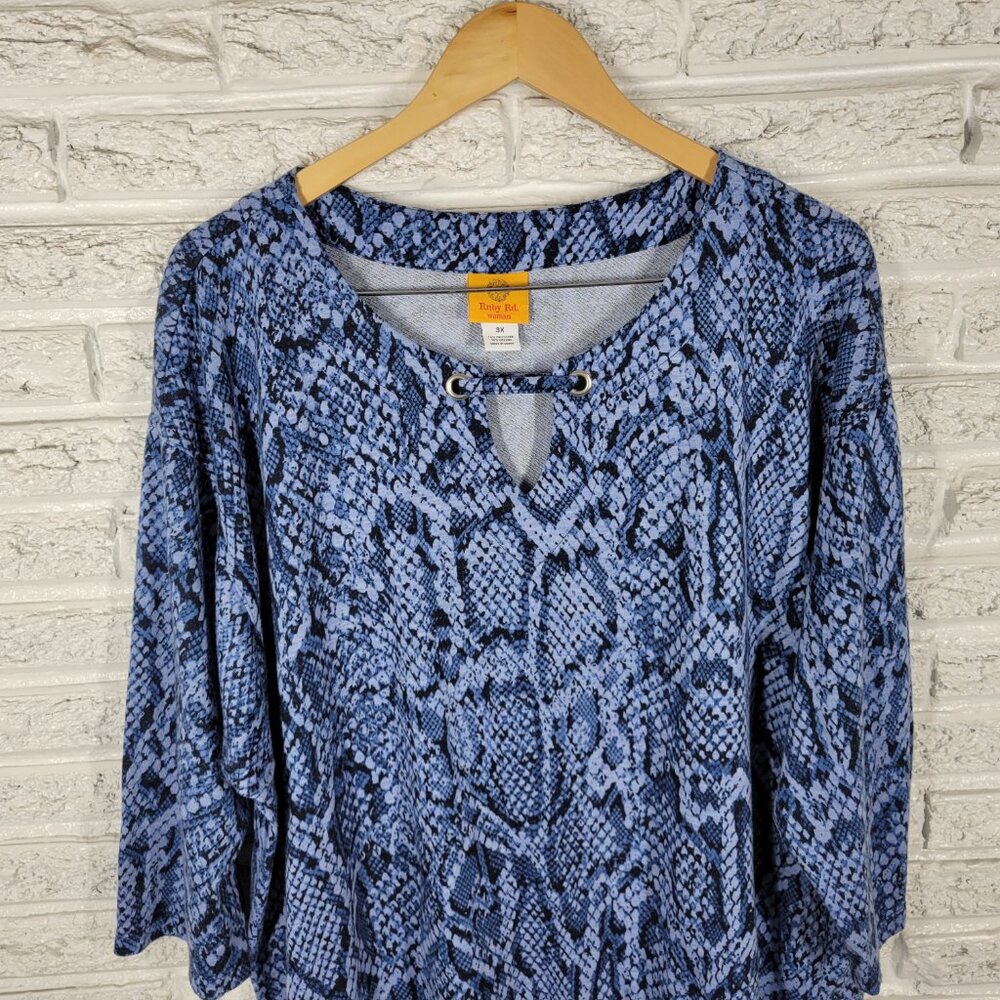 Ruby Rd Women’s 3X Top Blue Animal Print Keyhole Neck 3/4 Sleeve Knit ANI30E - Picture 3 of 8
